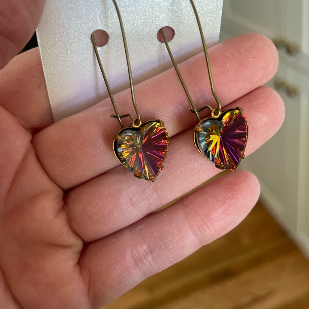 NEW Vintage Swarovski Iridescent Rainbow Heart Earrings